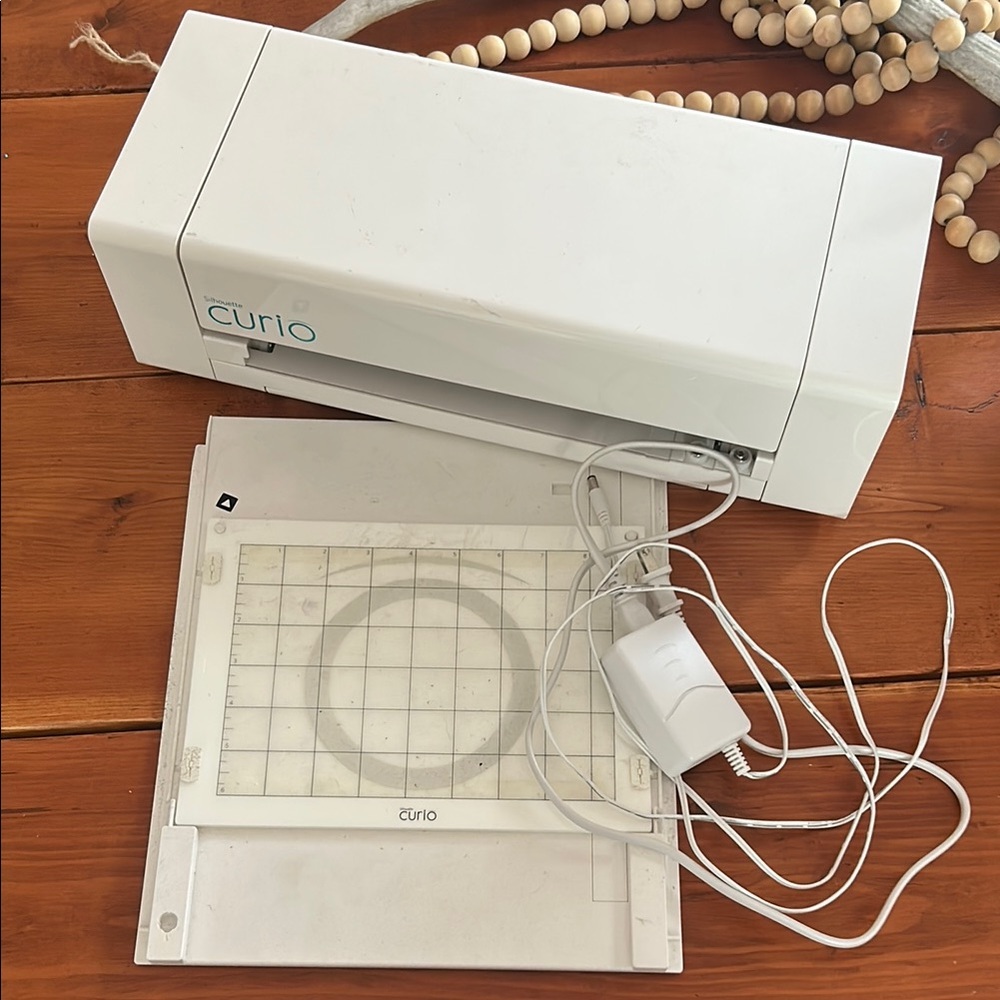 Silhouette Curio Crafting Machine in White